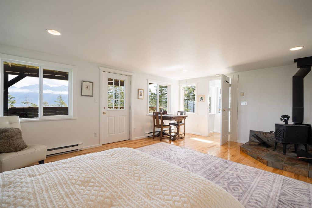 listing image 1106996164729766782