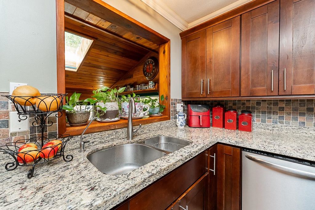 listing image 1102070472829196051