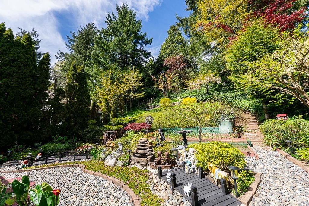listing image 1103260371848592639