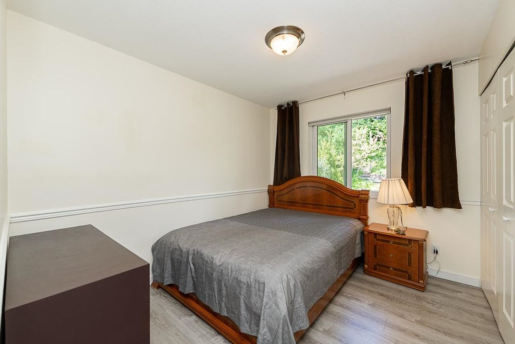 listing image 1105770779252843377
