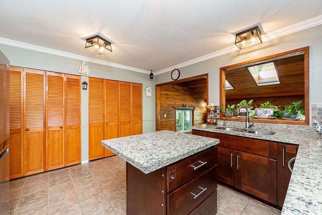 listing image 1106316372549685631