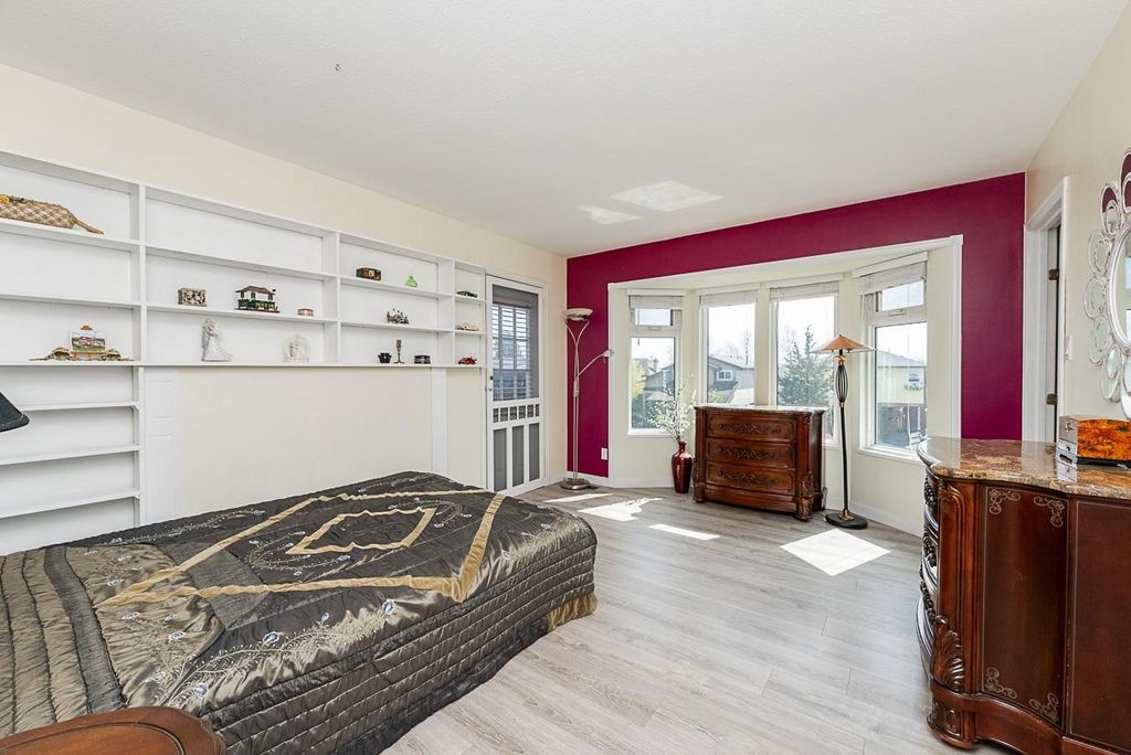 listing image 1106511191307180833