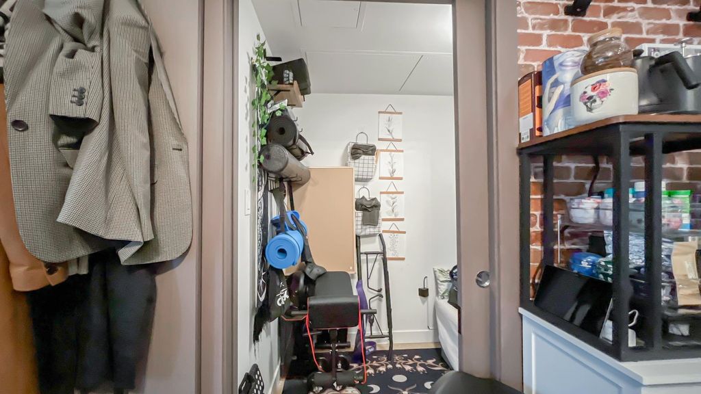 listing image 1102932276377515469