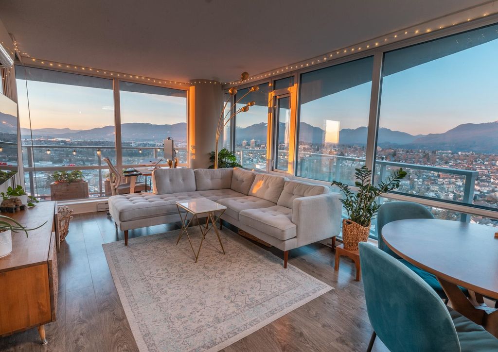 listing image 1101971199071285929
