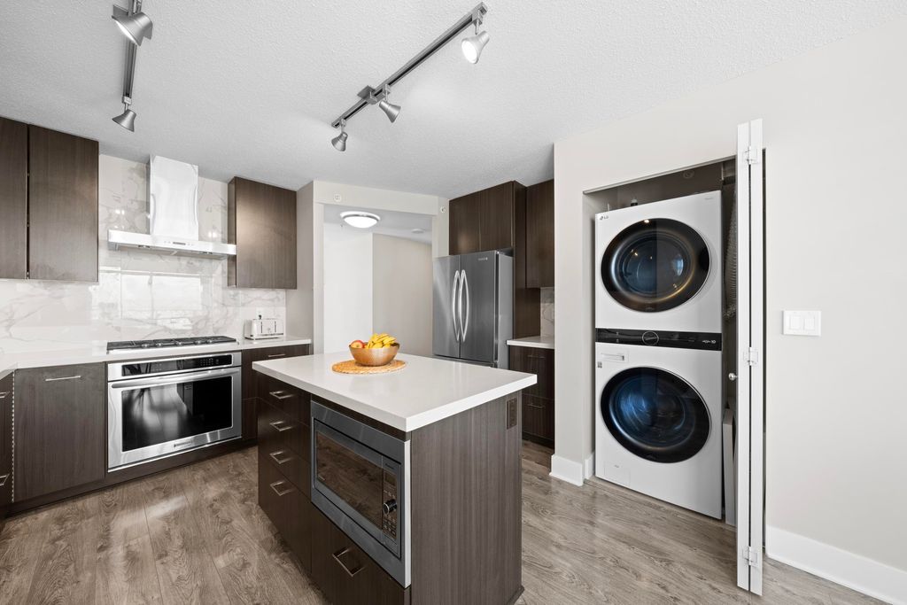 listing image 1103850054712329381
