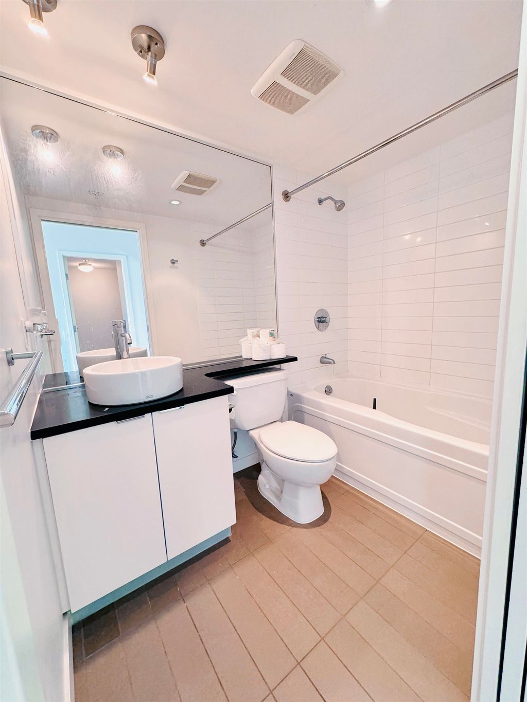 listing image 1106667872290945657