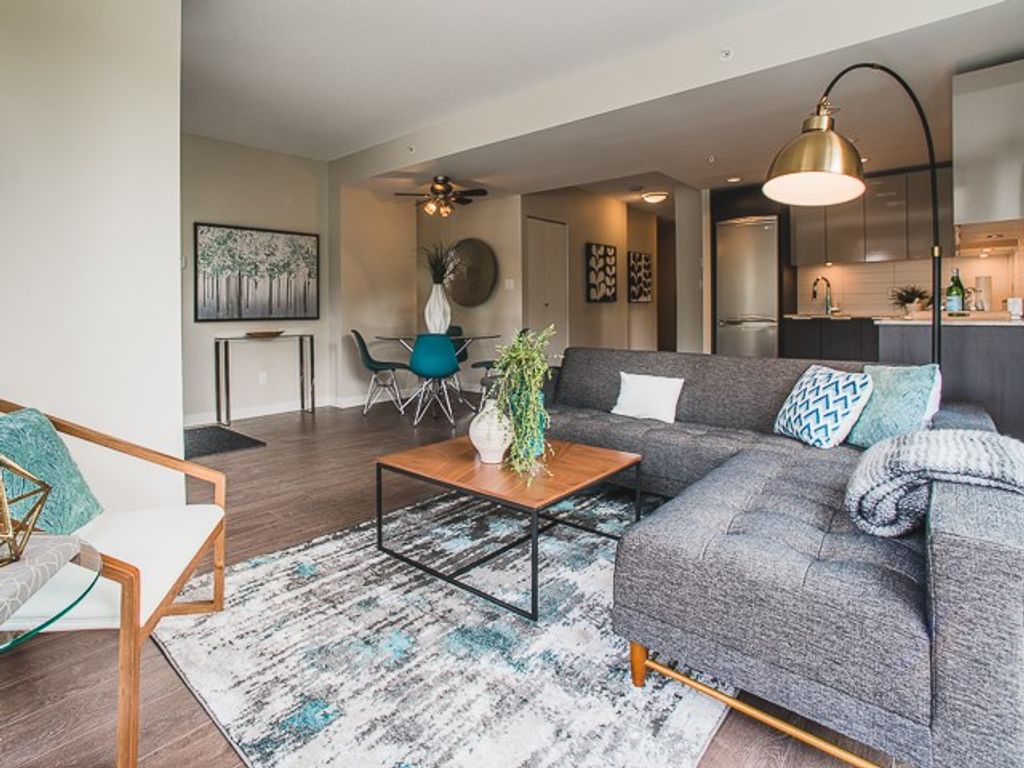 listing image 1104969427427706818