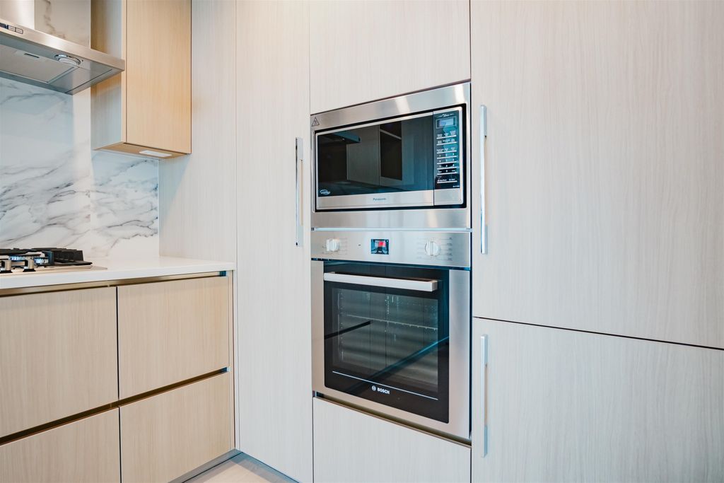 listing image 1104560573869900996