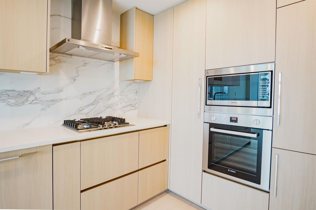 listing image 1104311804967694145