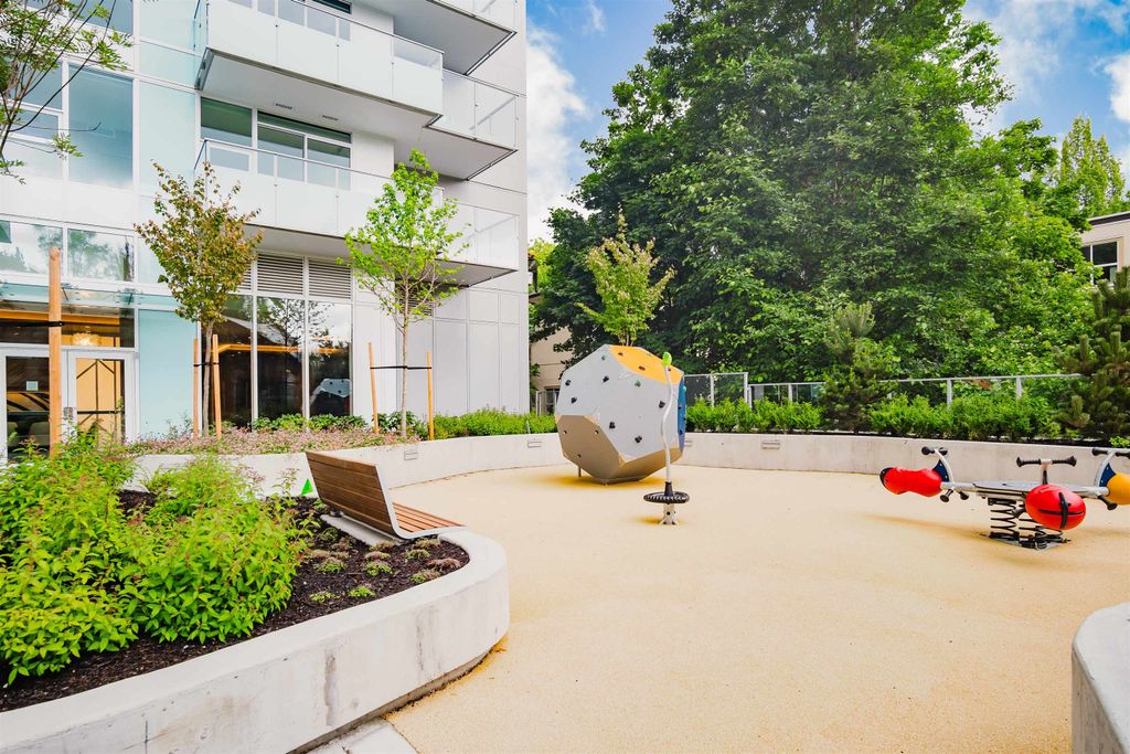 listing image 1109851476529699636