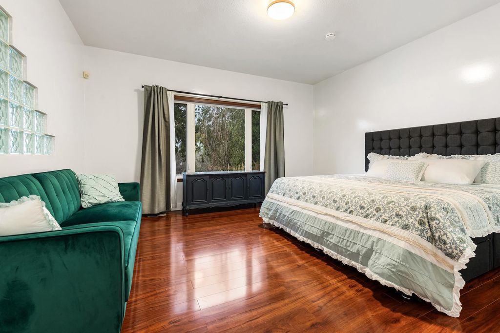 listing image 1107933203138939031