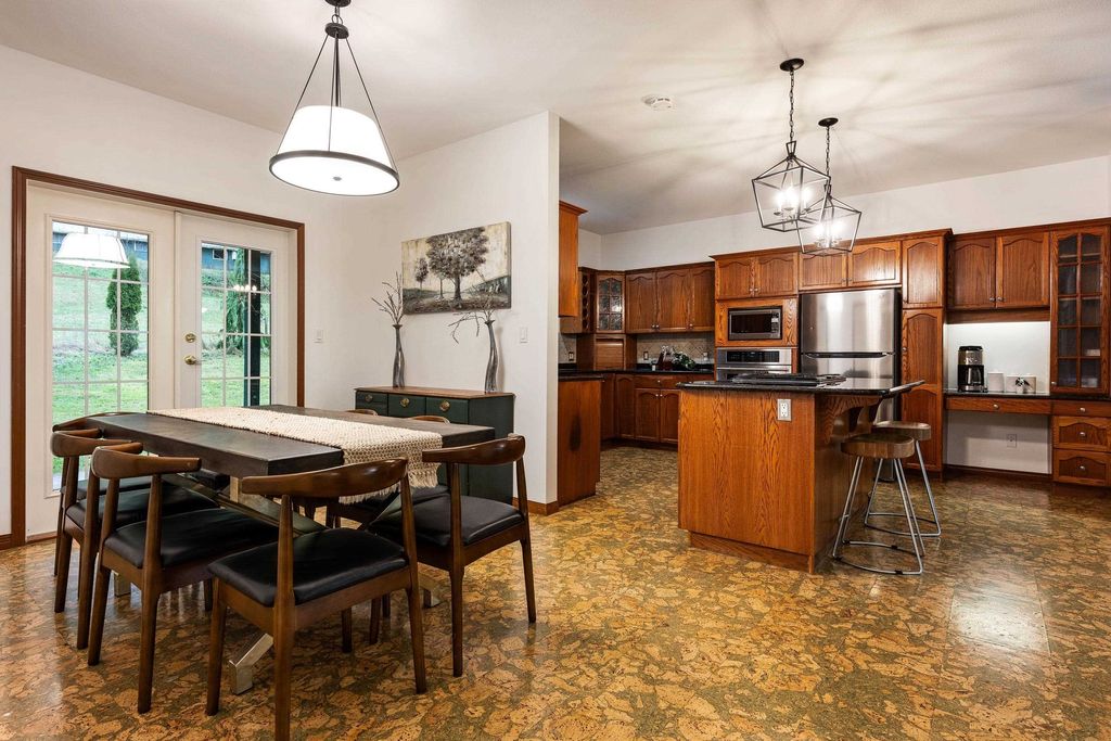 listing image 1108248954948649085