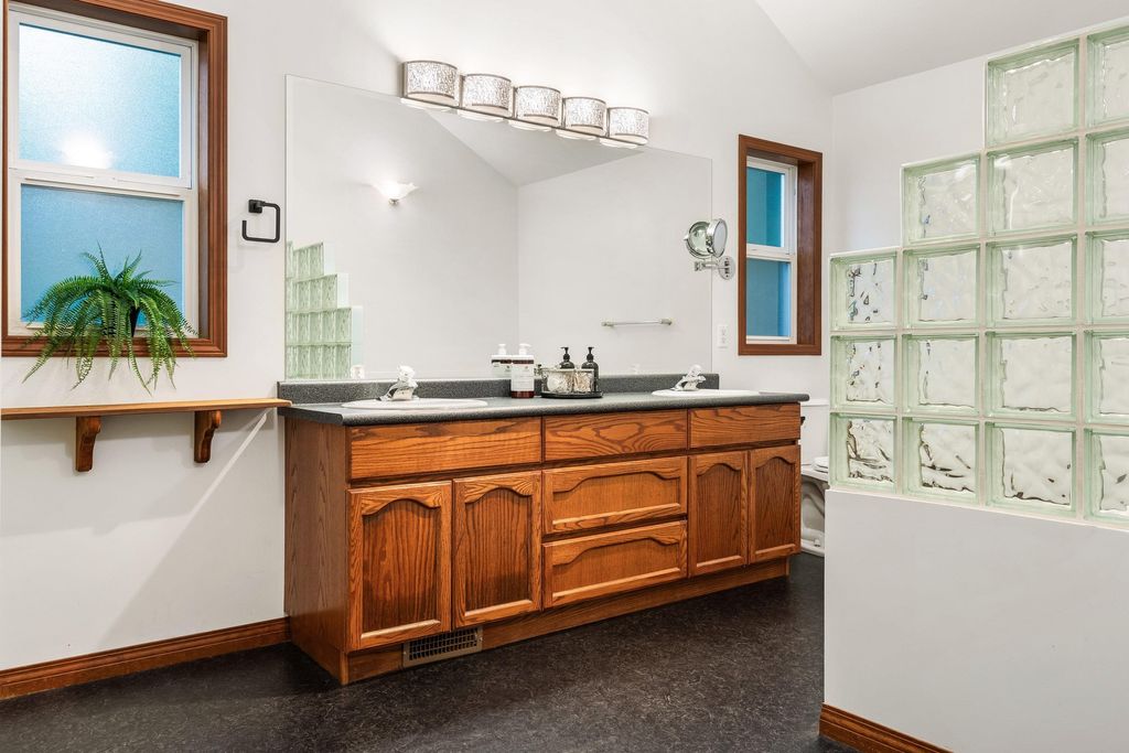 listing image 1106282098129487223