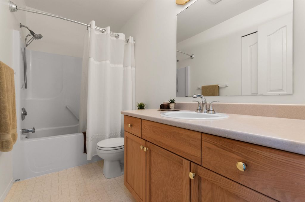 listing image 1102680642268516743