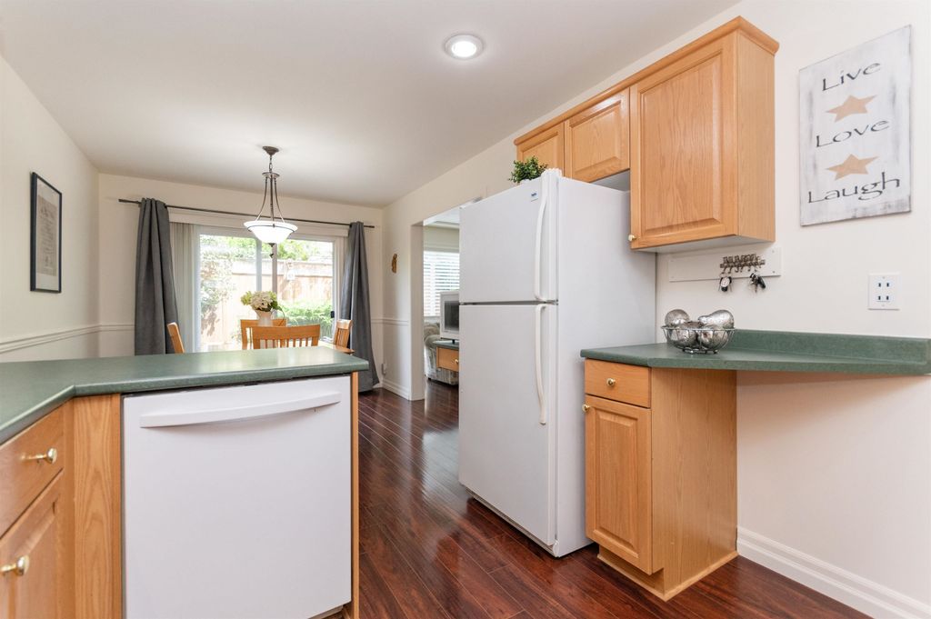 listing image 1106681551529479604