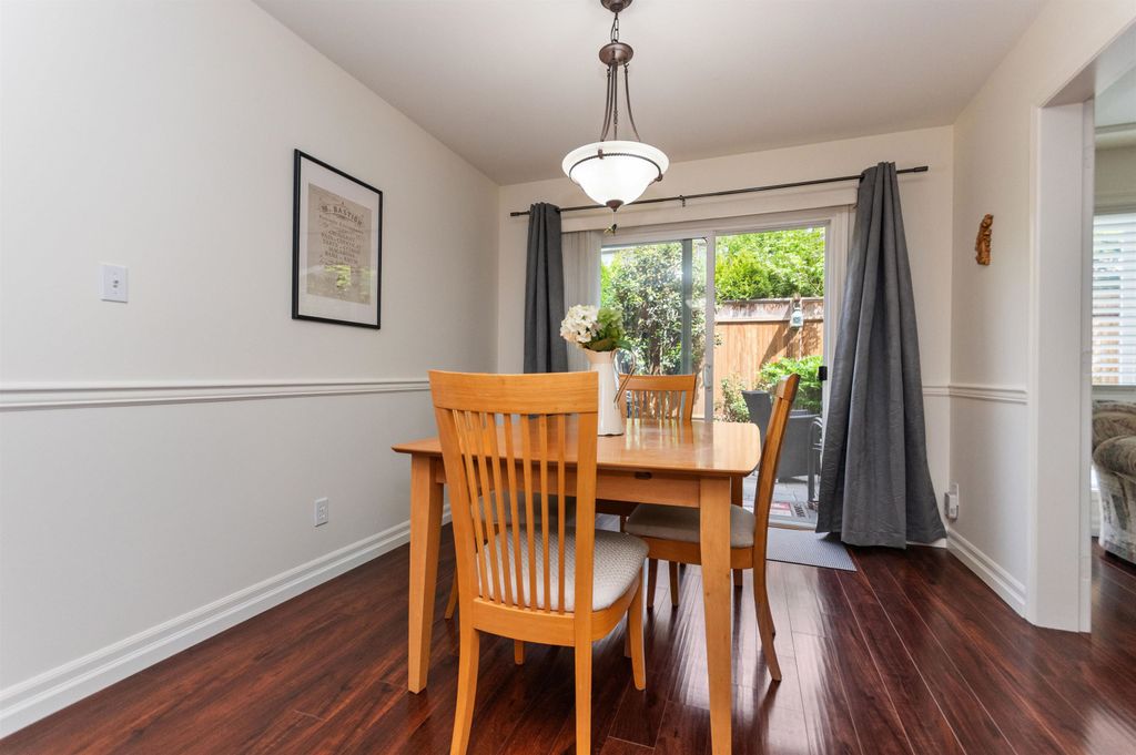 listing image 1106412223293889855