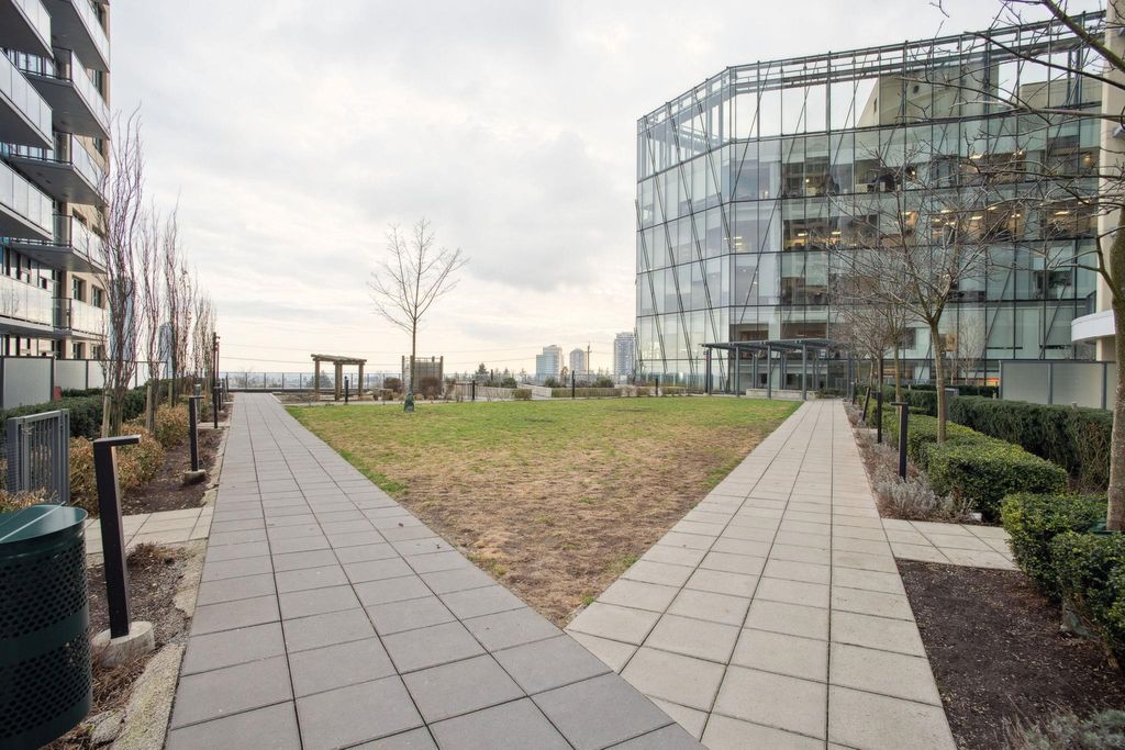 listing image 1109107255401408744