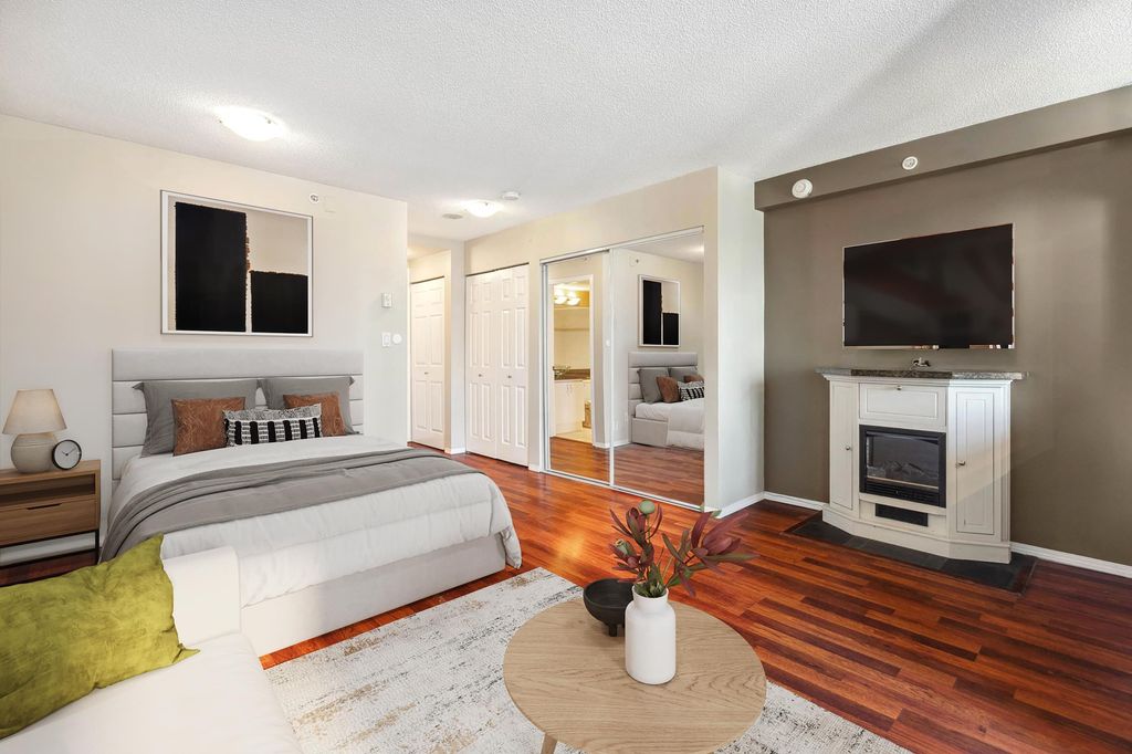 listing image 1102176893709314310