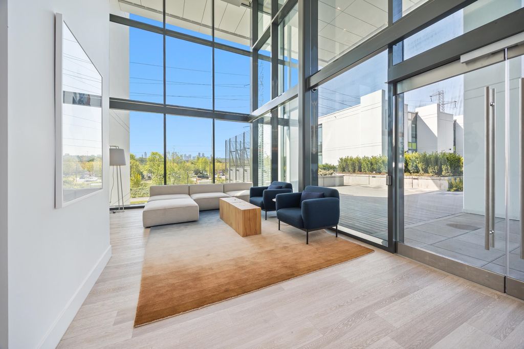 listing image 1104912857351812286
