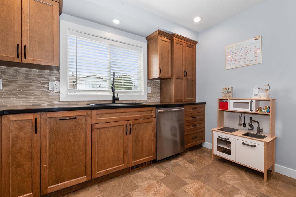 Photo of 9728 Heather Street, Chilliwack, BC V2P 5M6 (MLS # R3097806)