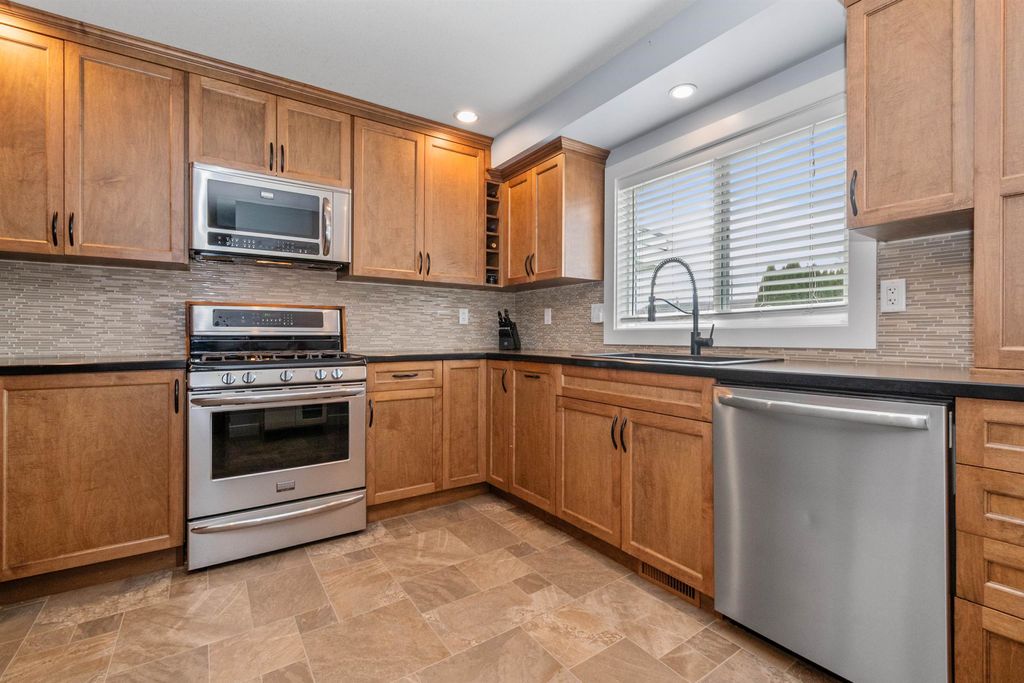 Photo of 9728 Heather Street, Chilliwack, BC V2P 5M6 (MLS # R3097806)