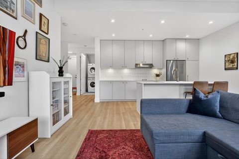 708 Edgar Avenue 108 Coquitlam BC V3K 0H3