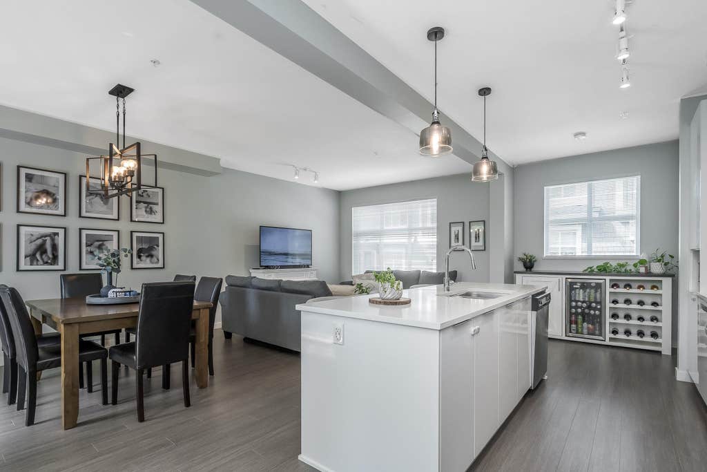 Photo of 11295 Pazarena Place #602, Maple Ridge, BC V2X 4K9 (MLS # R3133838)