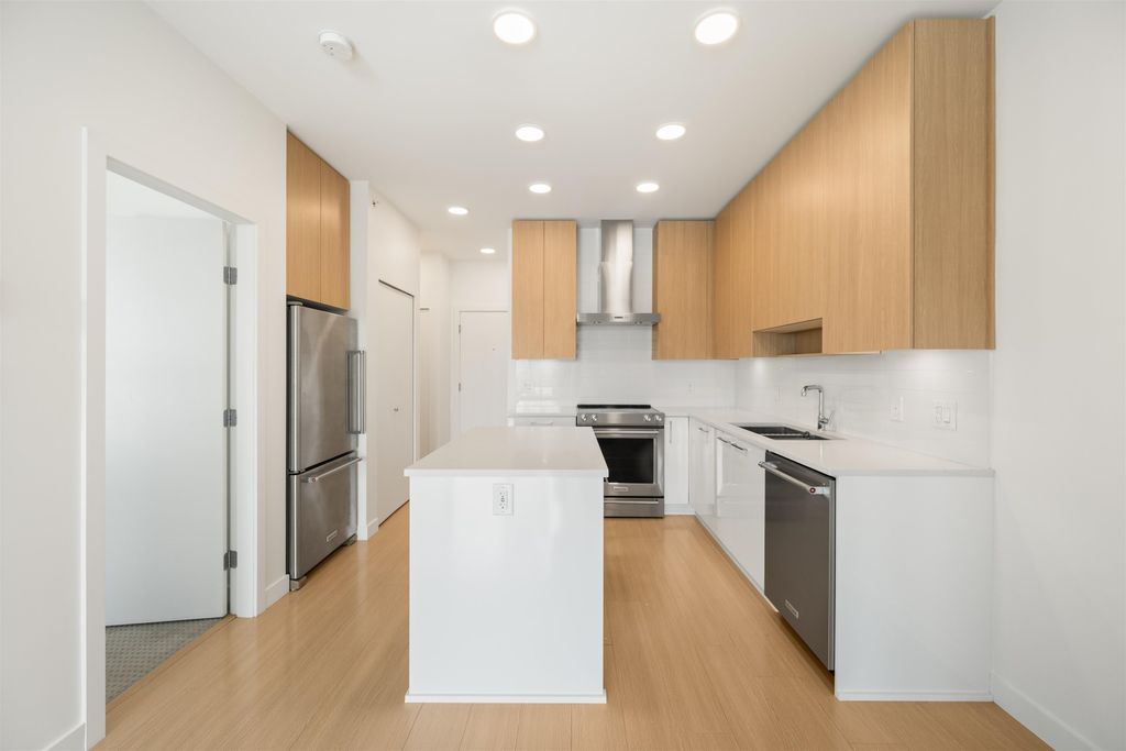 listing image 1109628100862496247