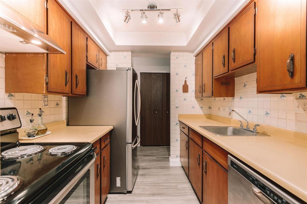 410 Agnes Street 206