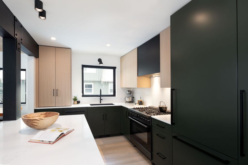 listing image 1100920460206284178