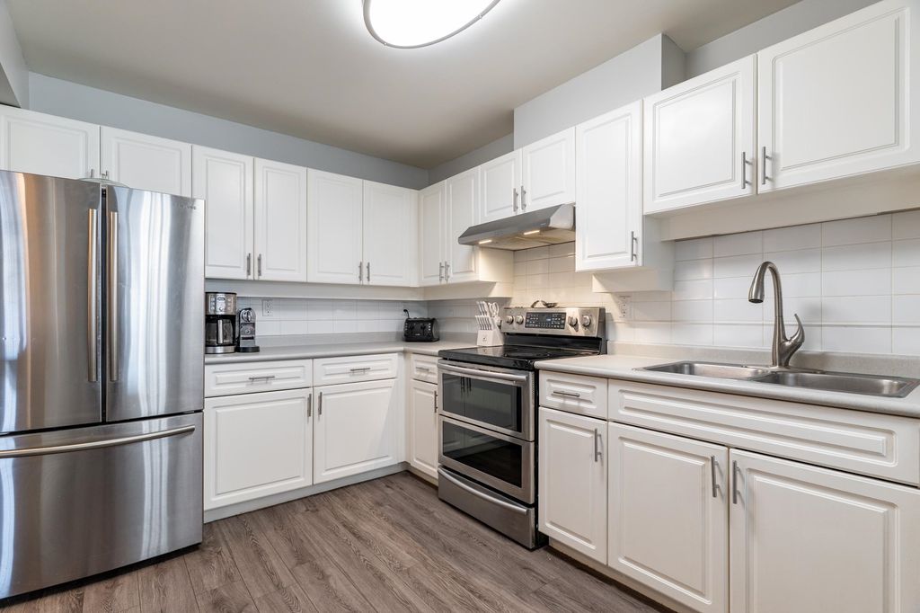 listing image 1106397856684582202
