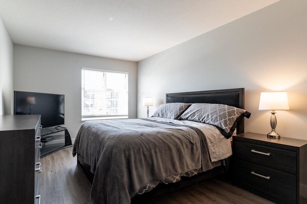listing image 1101654390631487331