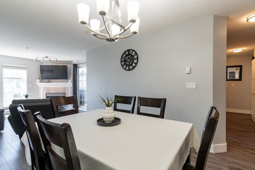 listing image 1104657264190938871
