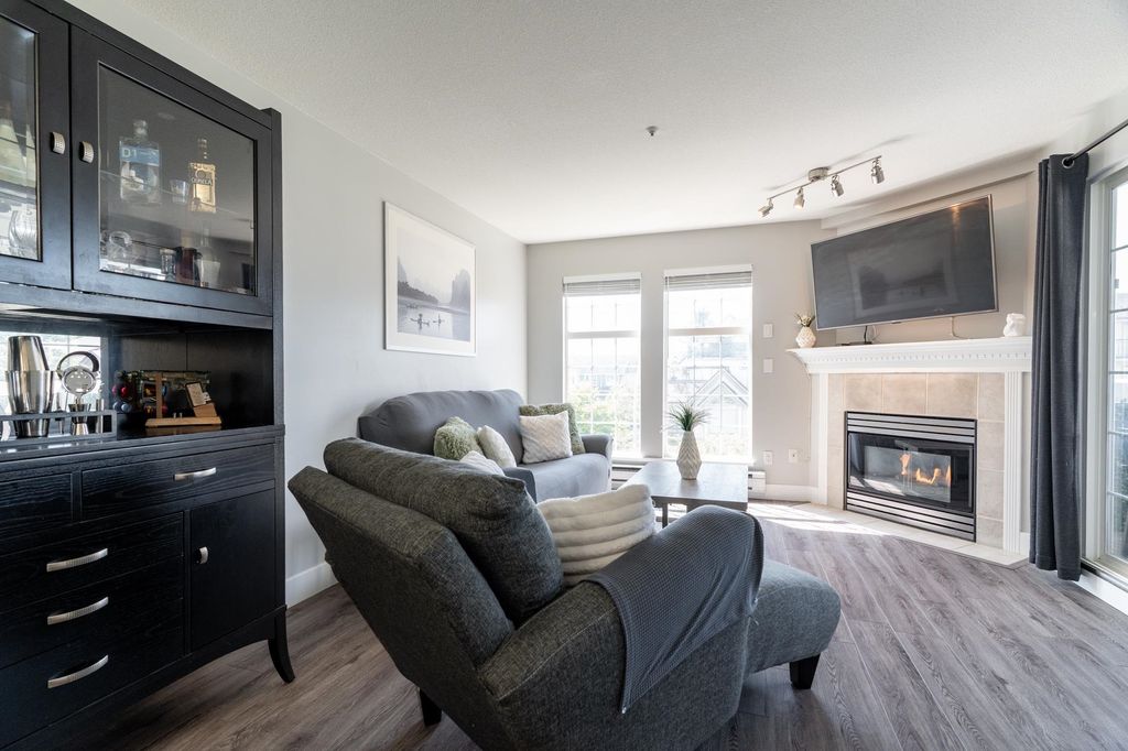 listing image 1102995572312260488