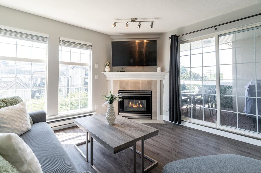 listing image 1104577504439096755