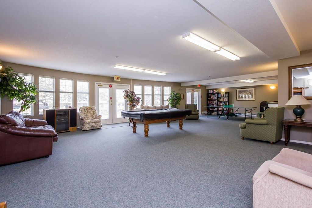 listing image 1100759292321287938