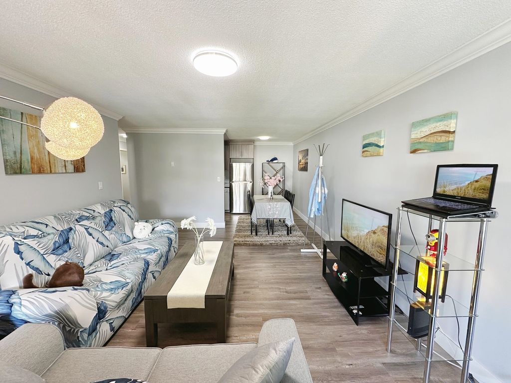listing image 1107426891431411132