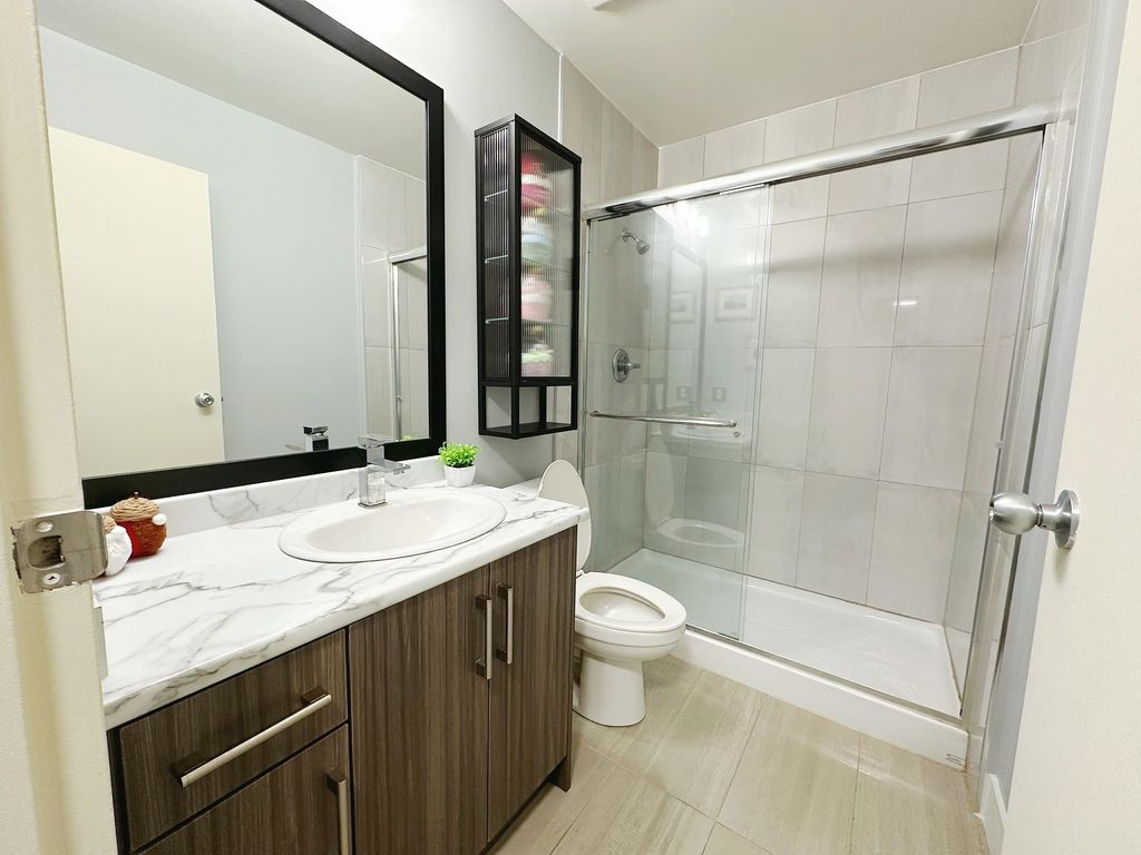 listing image 1102838737871640079