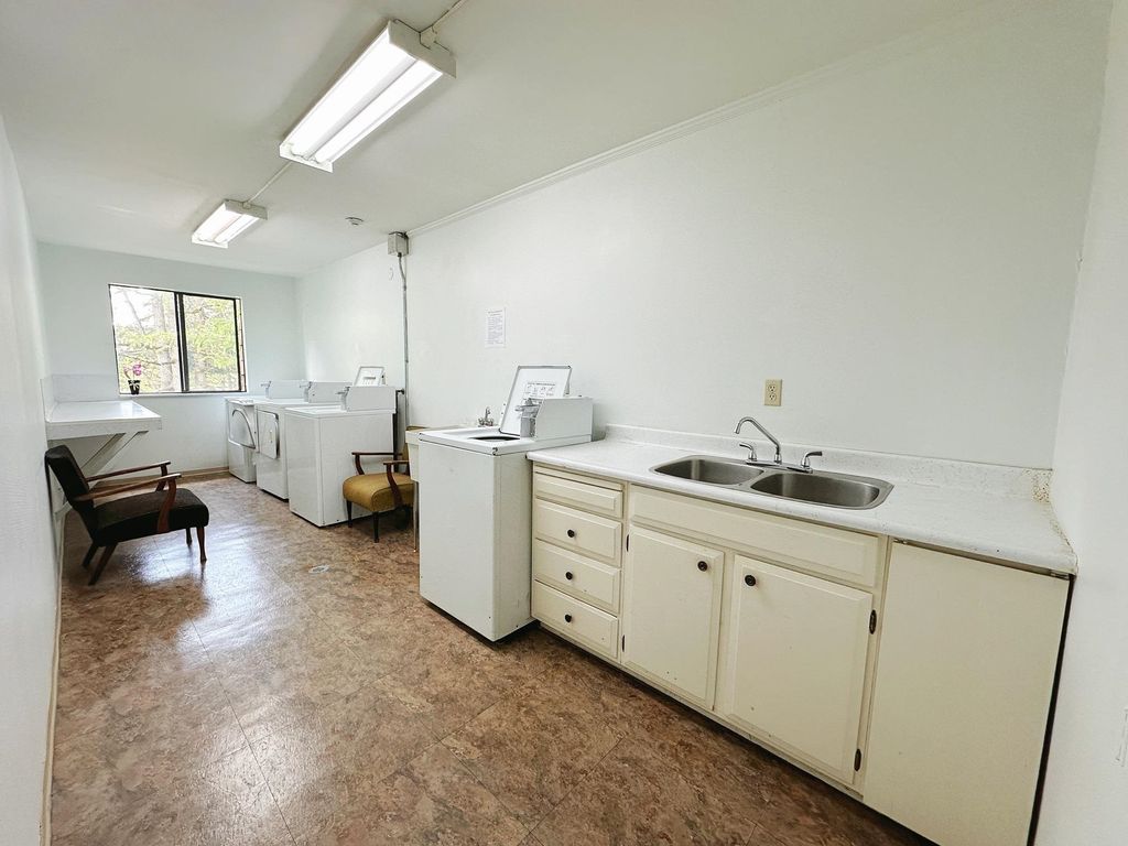 listing image 1108269795130452585