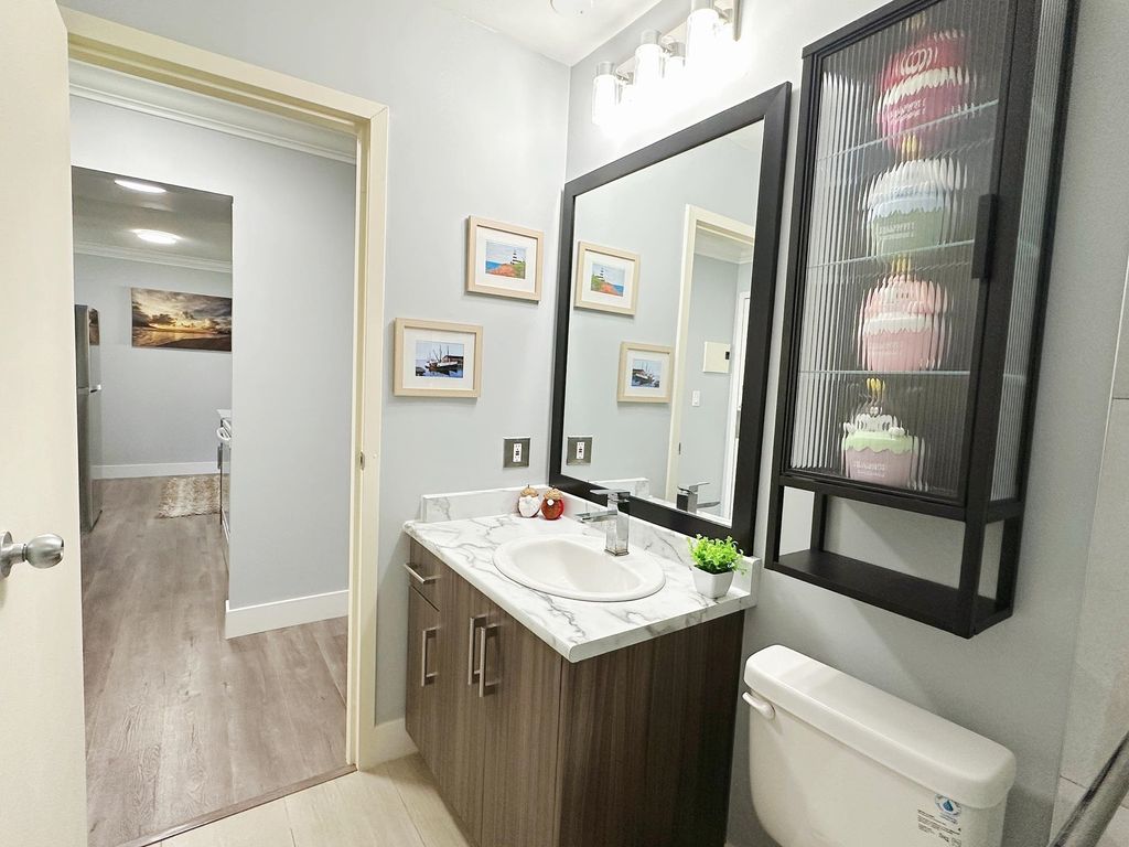 listing image 1104986216553092790