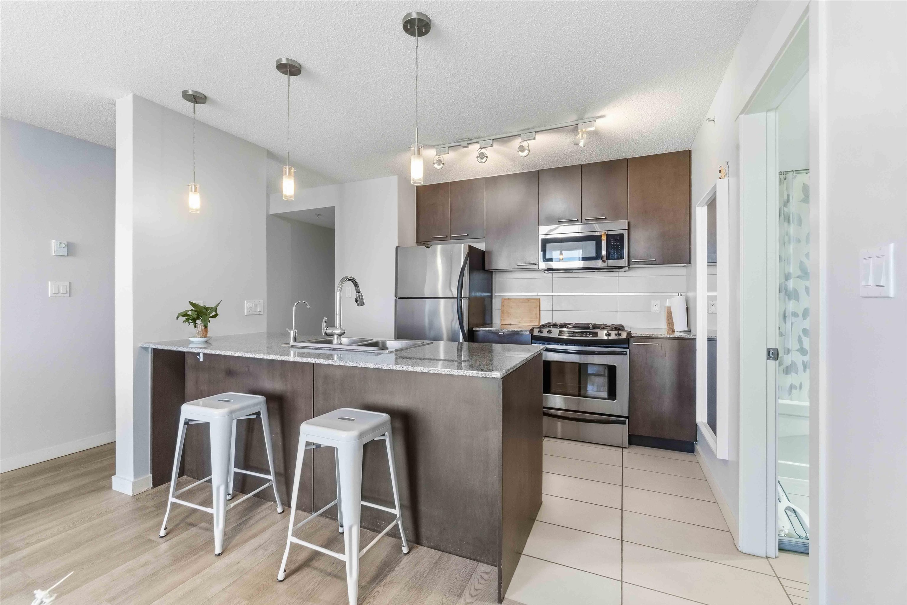 5811 No. 3 Road 1612