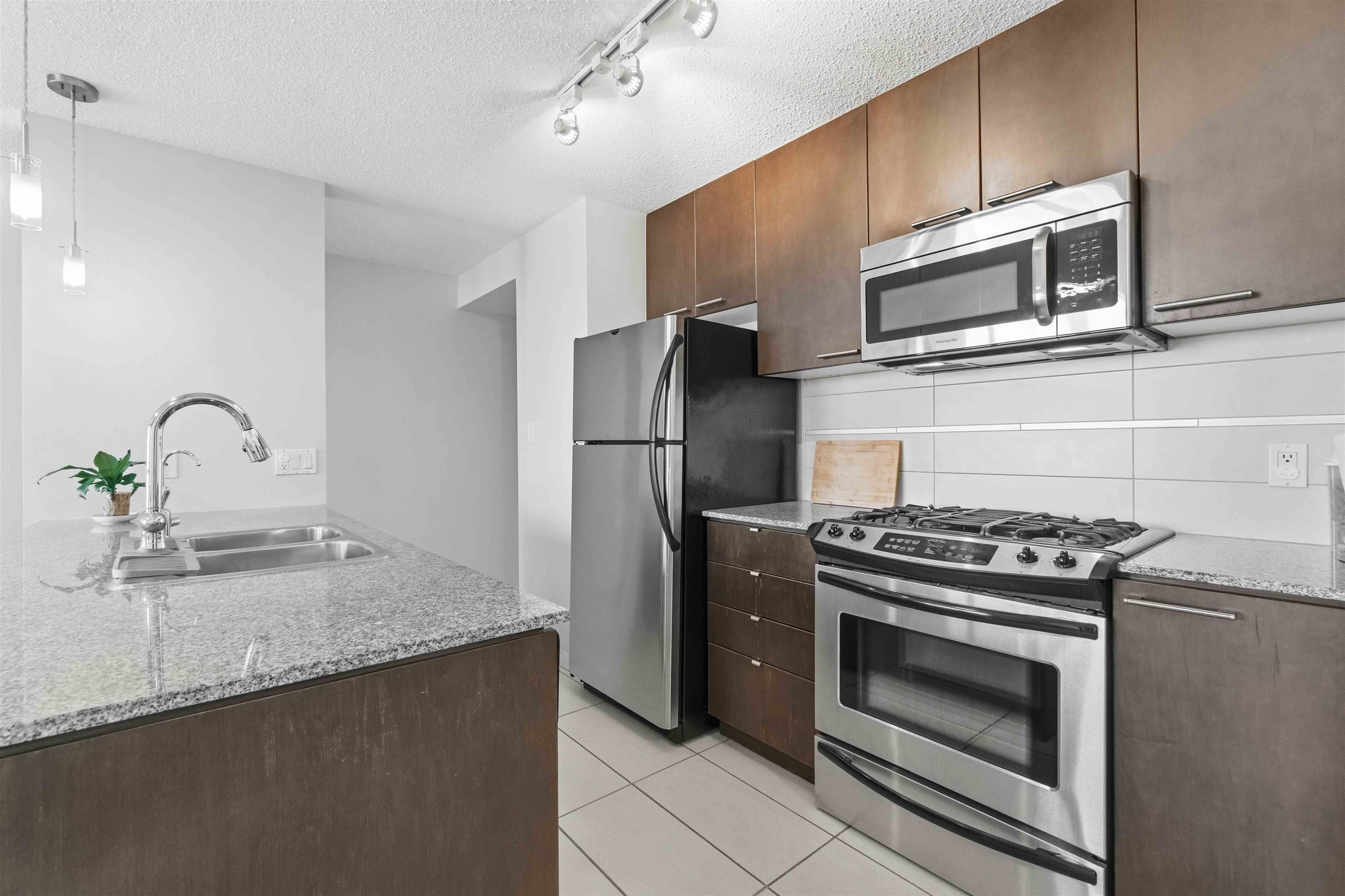 5811 No. 3 Road 1612