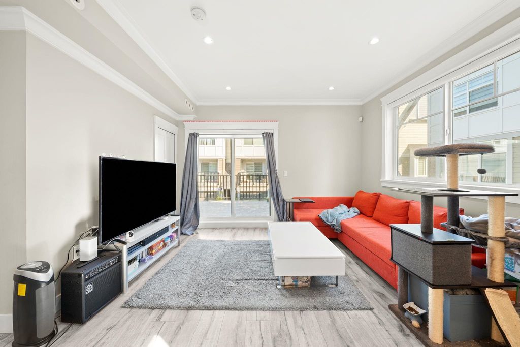 listing image 1104252646172302928