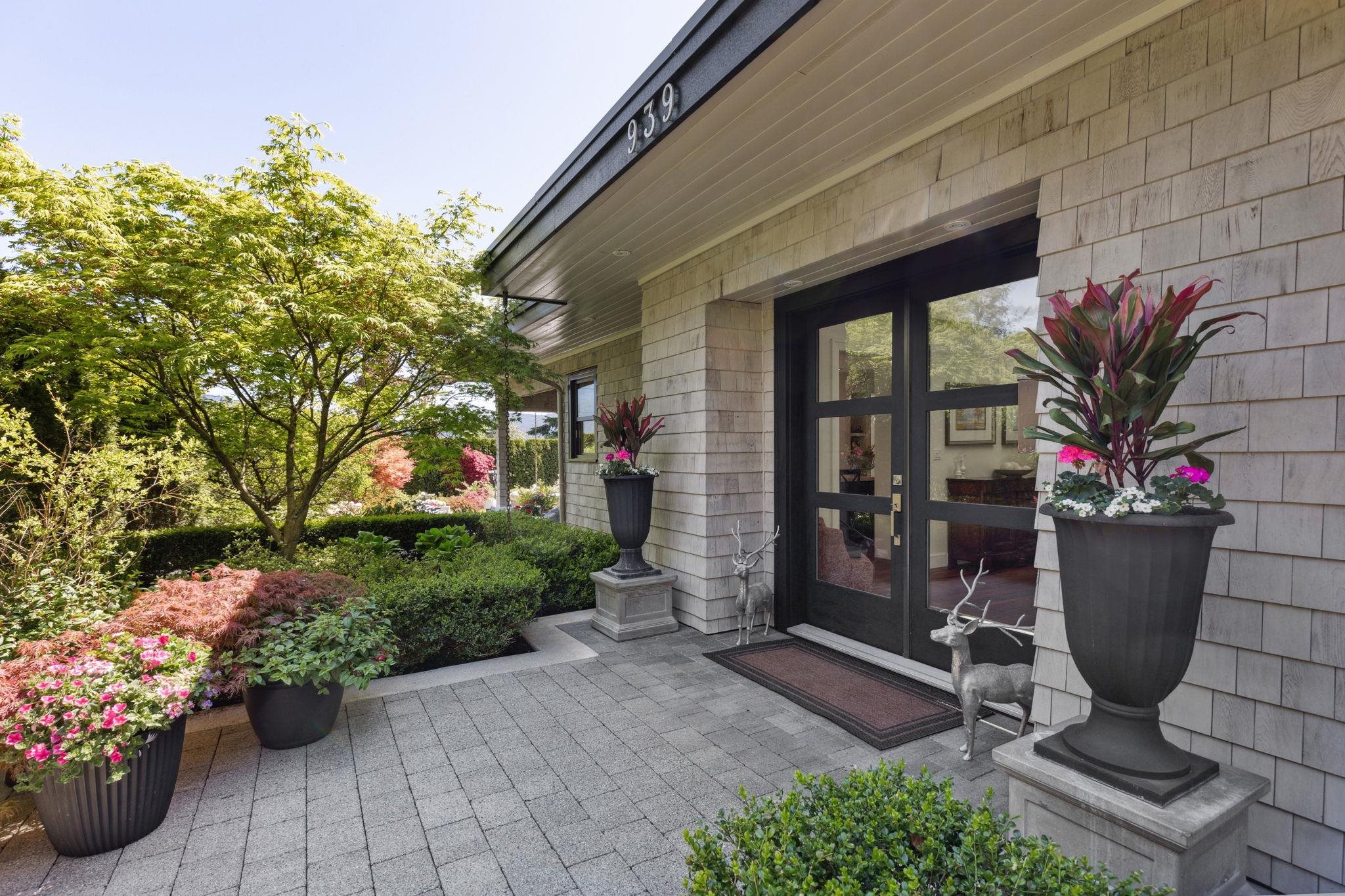 939 Friar Crescent