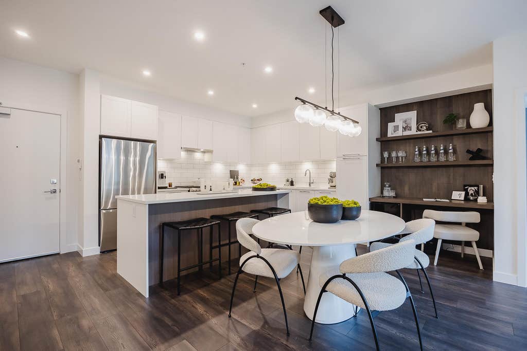 Photo of 32174 George Ferguson Way #602, Abbotsford, BC V2T 0L3 (MLS # R3148200)