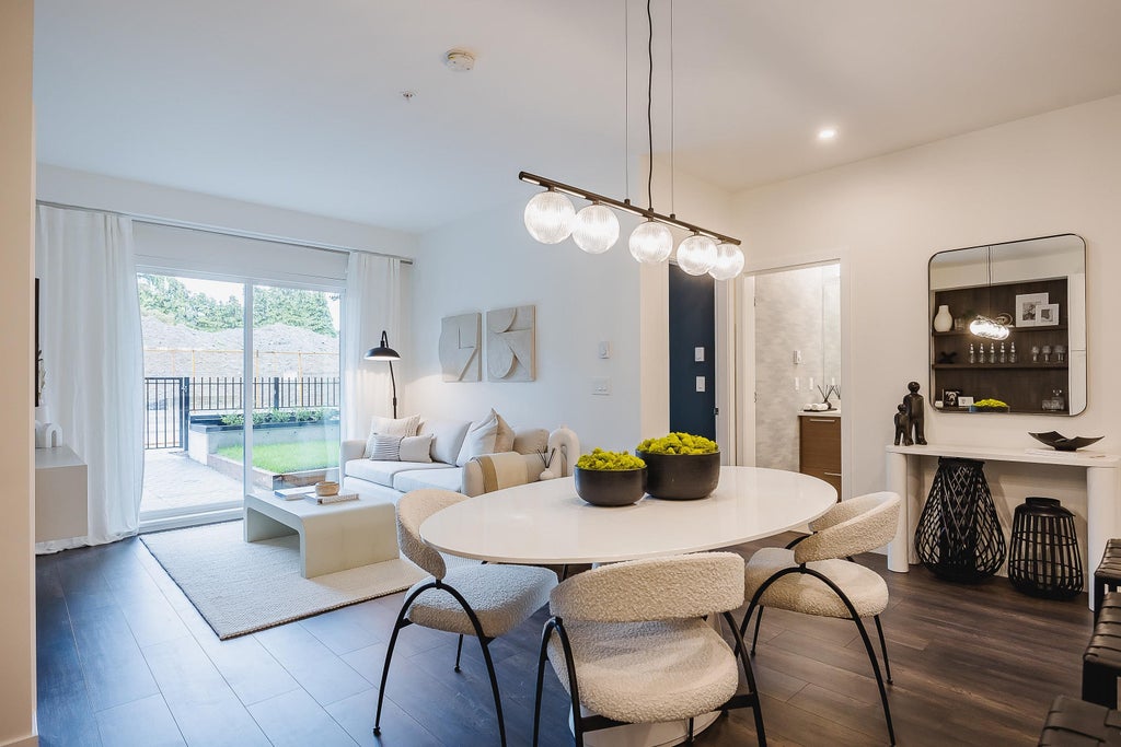Photo of 32174 George Ferguson Way #602, Abbotsford, BC V2T 0L3 (MLS # R3148200)