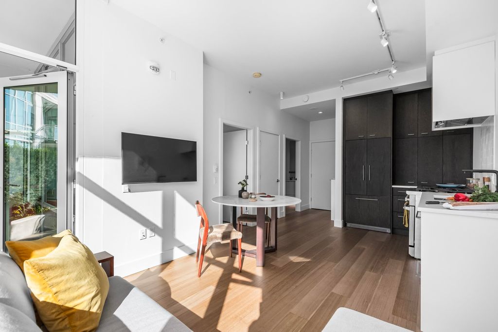 listing image 1109660358365799530