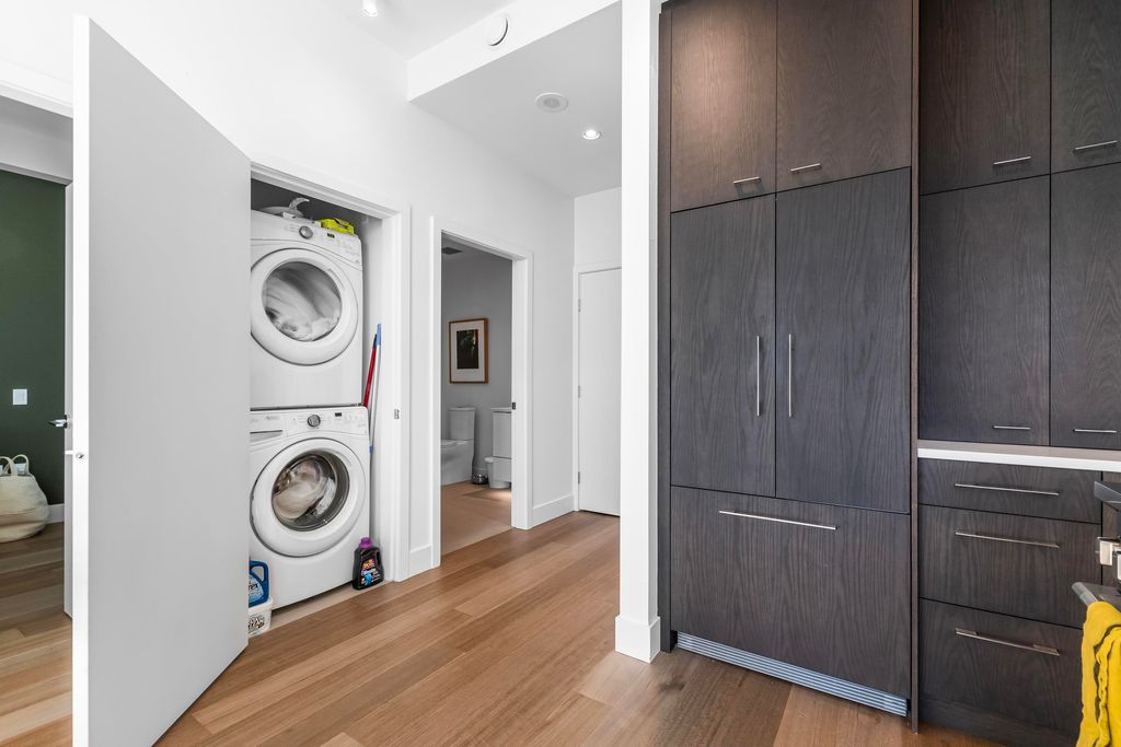listing image 1106791996506874293