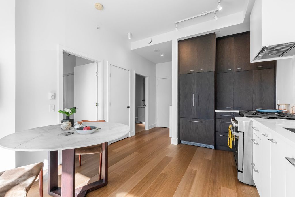 listing image 1104647796808929565