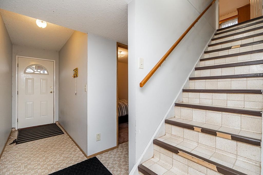 listing image 1103600360334571756